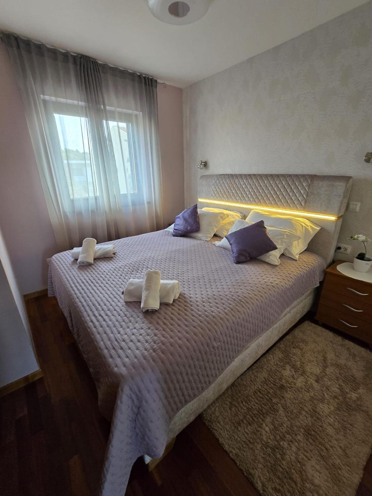 Apartments Luana With Private Jacuzzi Zadar Exterior photo